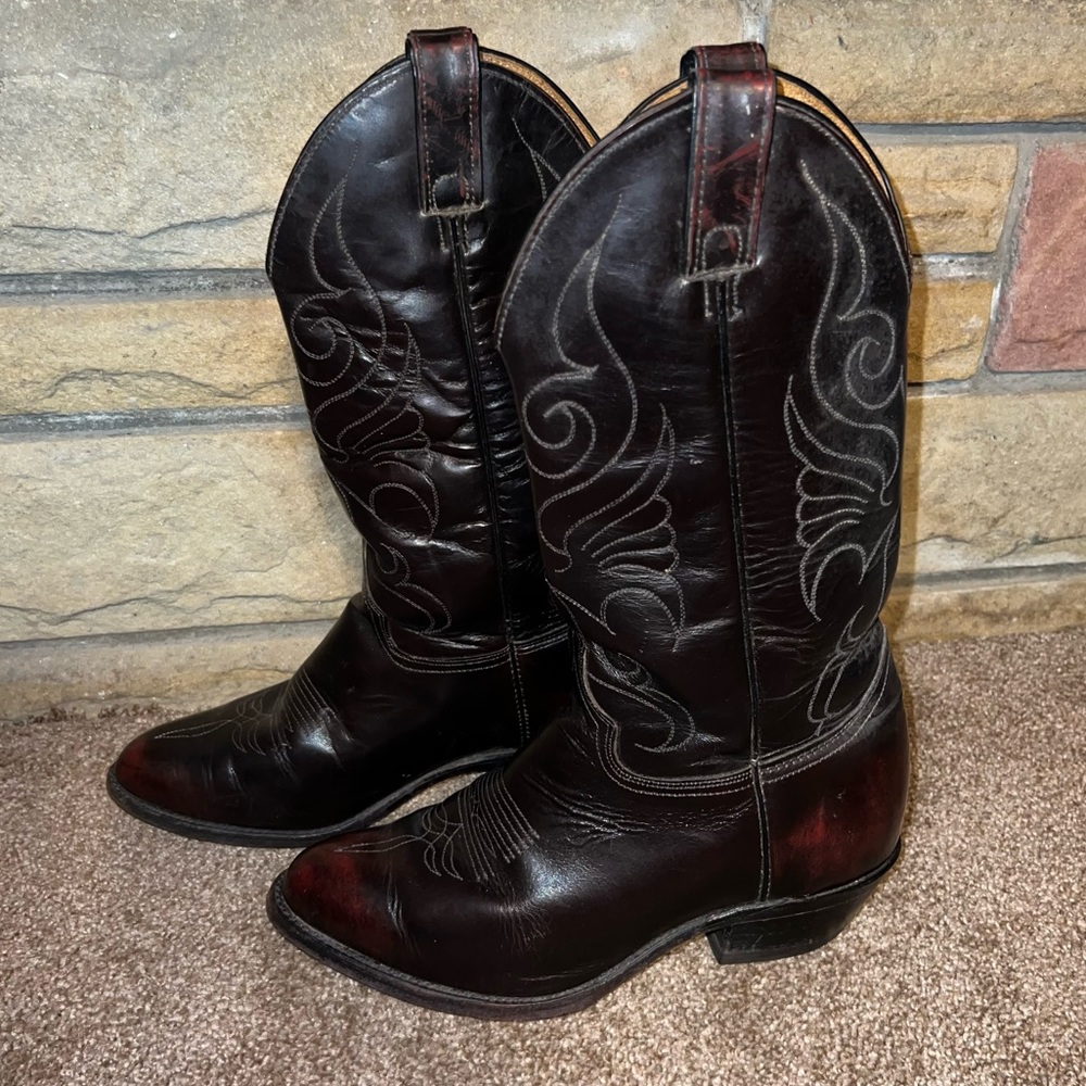 Colonial Cowboy Boots with a red hue size Mens 7 or Womens 9